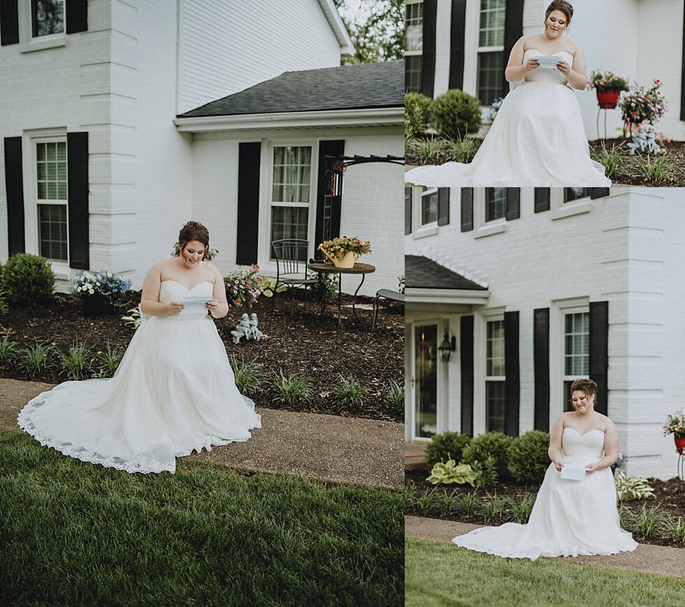  Bride reading a letter from her groom on the wedding day.  #thatsdarling #weddingday #weddinginspiration #weddingphoto #love #justmarried #midwestphotographer #kywedding #louisville #kentuckywedding #louisvillekyweddingphotographer #weddingbliss #we