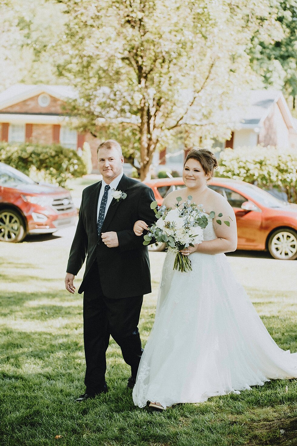  Beautiful bride walking down aisle on fathers arm  #thatsdarling #weddingday #weddinginspiration #weddingphoto #love #justmarried #midwestphotographer #kywedding #louisville #kentuckywedding #louisvillekyweddingphotographer #weddingbliss #weddingfor