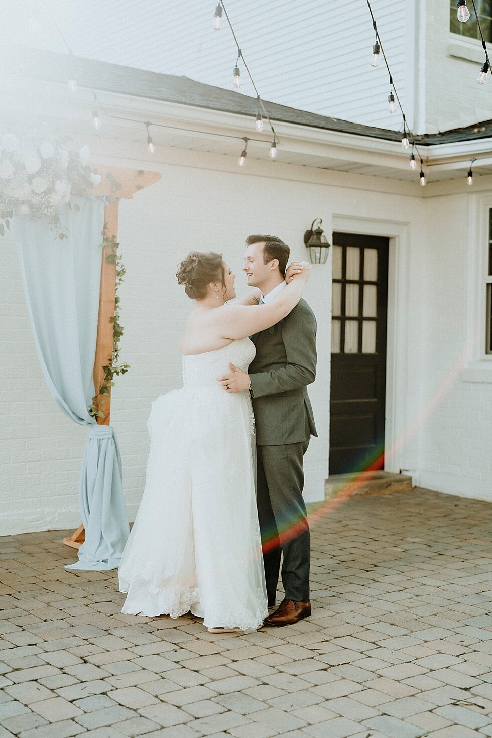  Bride and groom first dance on their wedding day.  #thatsdarling #weddingday #weddinginspiration #weddingphoto #love #justmarried #midwestphotographer #kywedding #louisville #kentuckywedding #louisvillekyweddingphotographer #weddingbliss #weddingfor