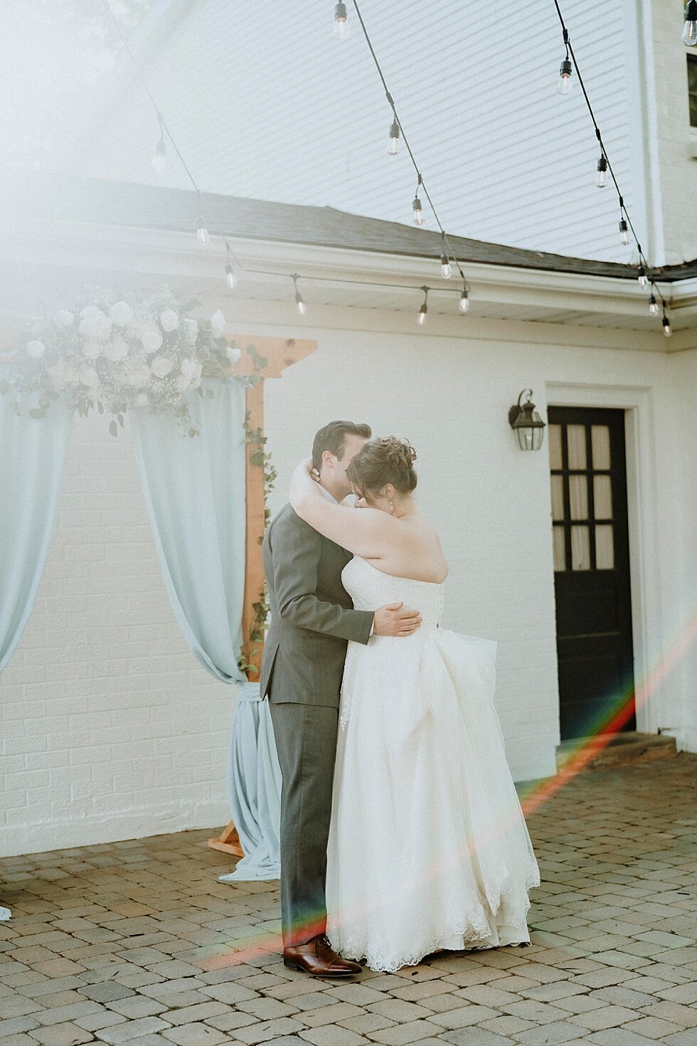  Bride and groom first dance on their wedding day.  #thatsdarling #weddingday #weddinginspiration #weddingphoto #love #justmarried #midwestphotographer #kywedding #louisville #kentuckywedding #louisvillekyweddingphotographer #weddingbliss #weddingfor