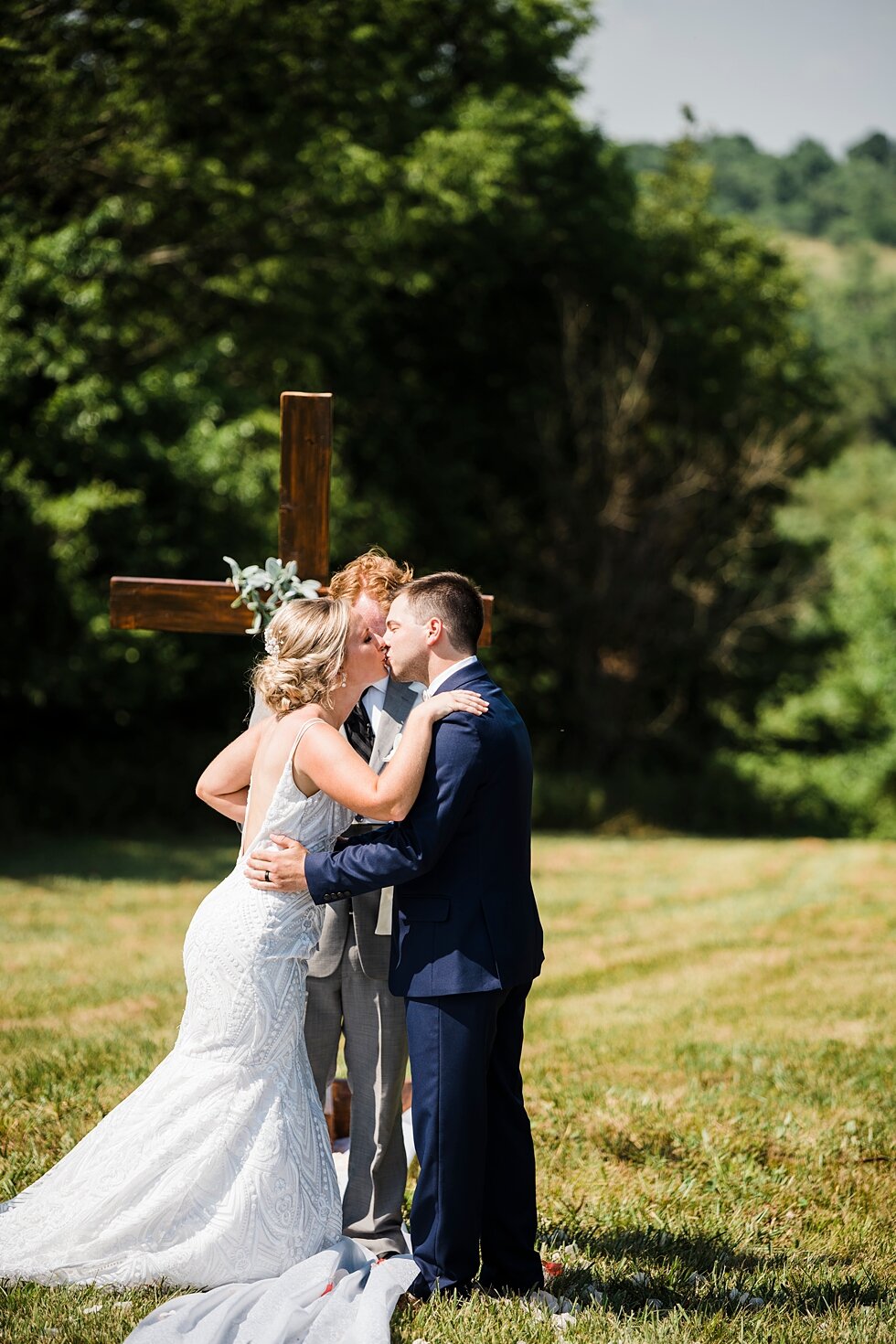  Bride and Groom first kiss after getting married.  #thatsdarling #weddingday #weddinginspiration #weddingphoto #love #justmarried #midwestphotographer #kywedding #louisville #kentuckywedding #louisvillekyweddingphotographer #weddingbliss #weddingfor