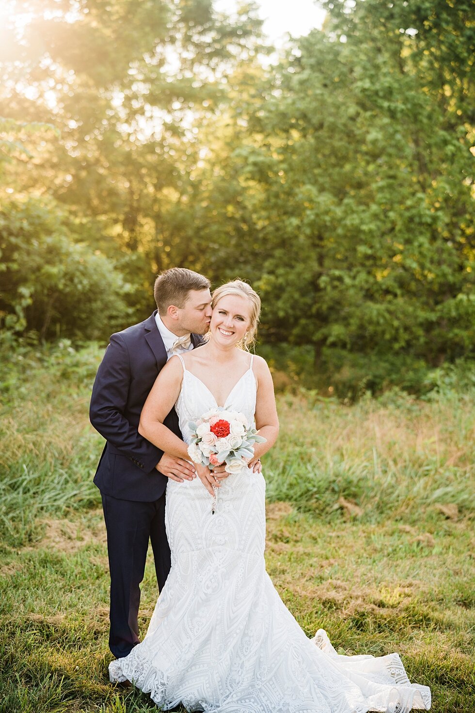  Bride and groom wedding day photos  #thatsdarling #weddingday #weddinginspiration #weddingphoto #love #justmarried #midwestphotographer #kywedding #louisville #kentuckywedding #louisvillekyweddingphotographer #weddingbliss #weddingformals #loveisint