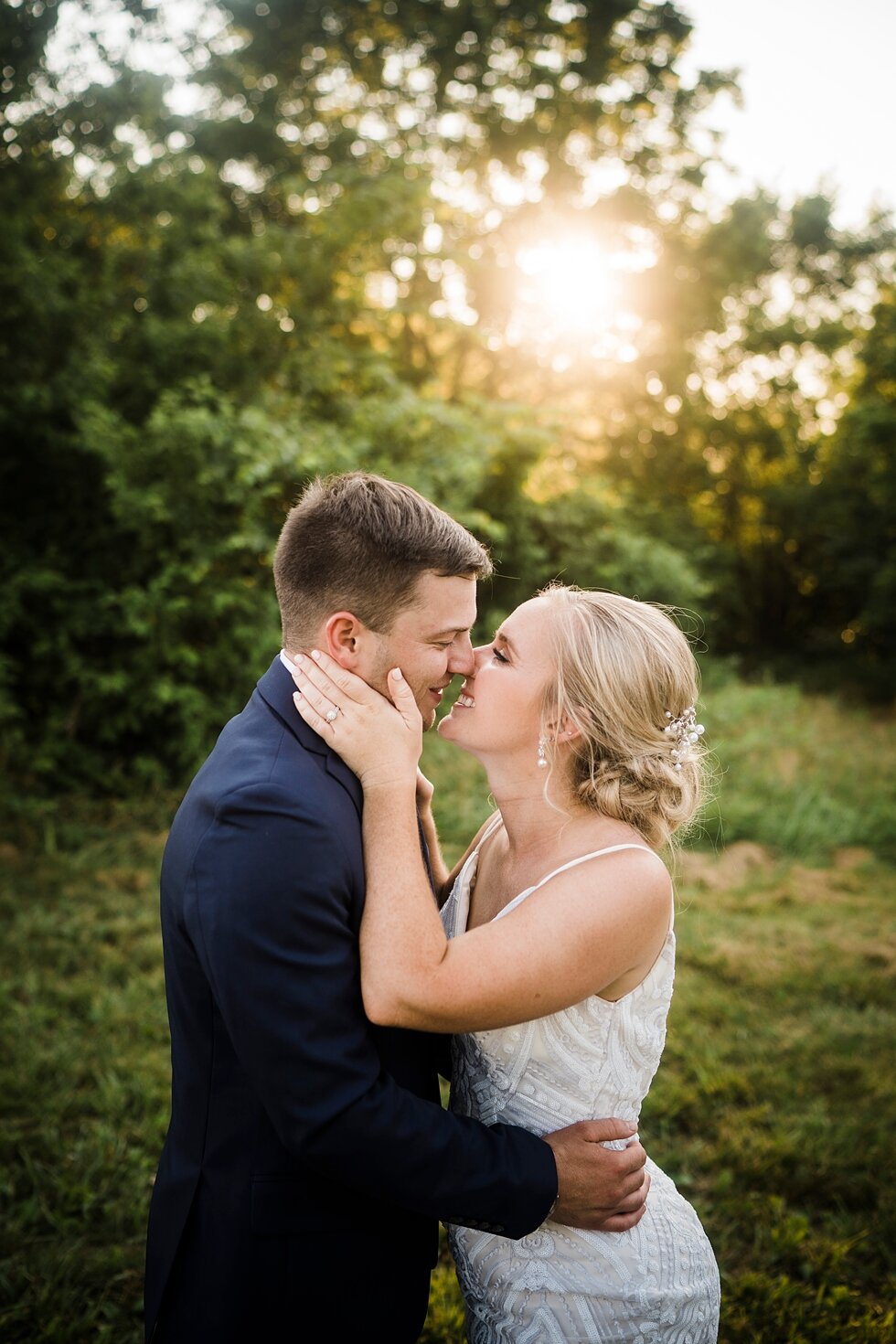  Bride and groom wedding day photos at sunset  #thatsdarling #weddingday #weddinginspiration #weddingphoto #love #justmarried #midwestphotographer #kywedding #louisville #kentuckywedding #louisvillekyweddingphotographer #weddingbliss #weddingformals 