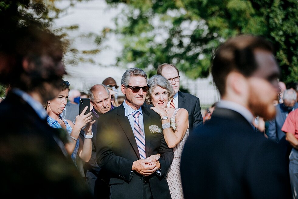  #thatsdarling #weddingday #weddinginspiration #weddingphoto #love #justmarried #midwestphotographer #kywedding #louisville #kentuckywedding #louisvillekyweddingphotographer #weddingbliss #weddingformals #loveisintheair #married #weddingring #kyphoto