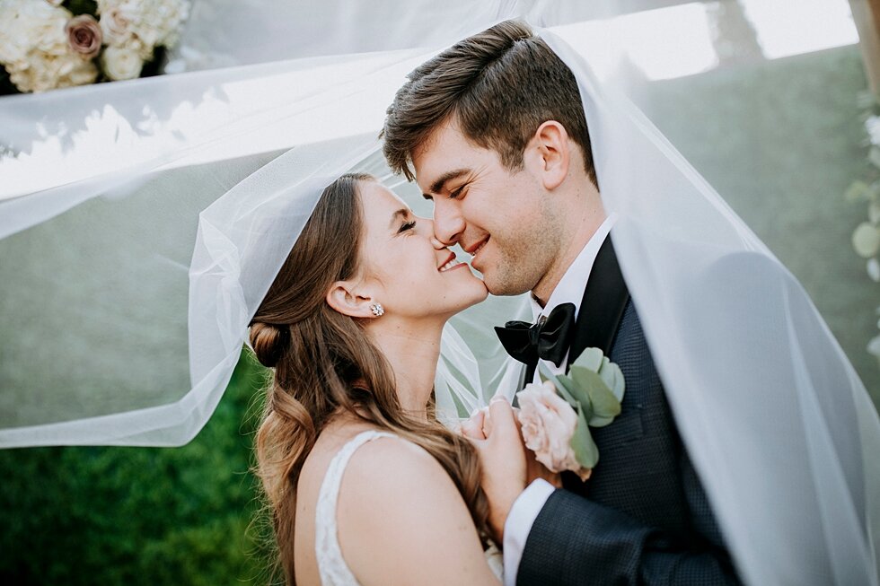 #thatsdarling #weddingday #weddinginspiration #weddingphoto #love #justmarried #midwestphotographer #kywedding #louisville #kentuckywedding #louisvillekyweddingphotographer #weddingbliss #weddingformals #loveisintheair #married #weddingring #kyphoto