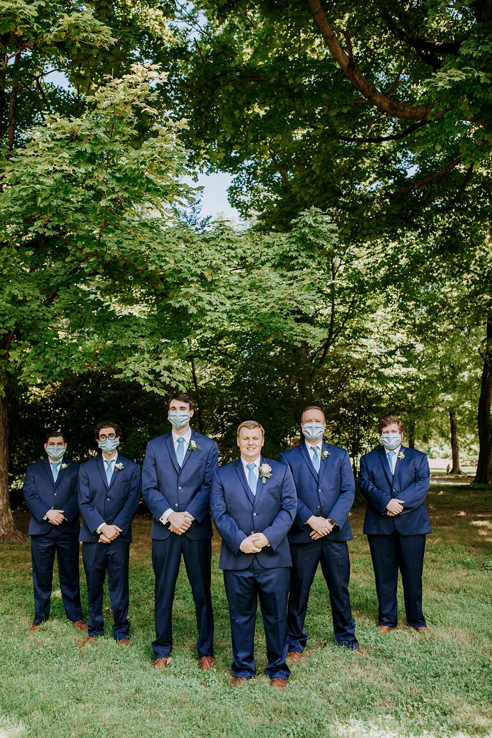  Groom and groomsmen  #thatsdarling #weddingday #weddinginspiration #weddingphoto #love #justmarried #midwestphotographer #kywedding #louisville #kentuckywedding #louisvillekyweddingphotographer #weddingbliss #weddingformals #loveisintheair #married 