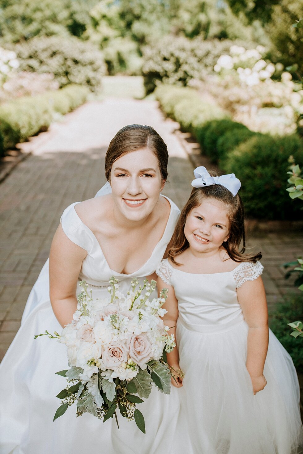  Bride with flower girl  #thatsdarling #weddingday #weddinginspiration #weddingphoto #love #justmarried #midwestphotographer #kywedding #louisville #kentuckywedding #louisvillekyweddingphotographer #weddingbliss #weddingformals #loveisintheair #marri