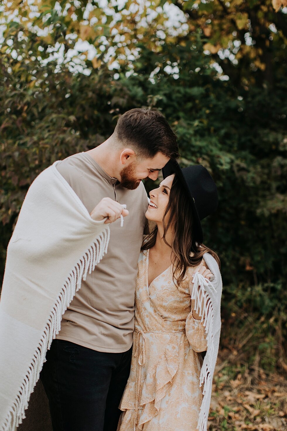  Cute couple snuggle under blanket for engagement photos    #engagementgoals #engagementphotographer #engaged #outdoorengagement #kentuckyphotographer #indianaphotographer #louisvillephotographer #engagementphotos #savethedatephotos #savethedates #en