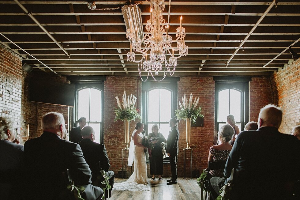  #thatsdarling #weddingday #weddinginspiration #weddingphoto #love #justmarried #midwestphotographer #kywedding #louisville #kentuckywedding #louisvillekyweddingphotographer #weddingbliss #weddingformals #loveisintheair #married #weddingring #kyphoto