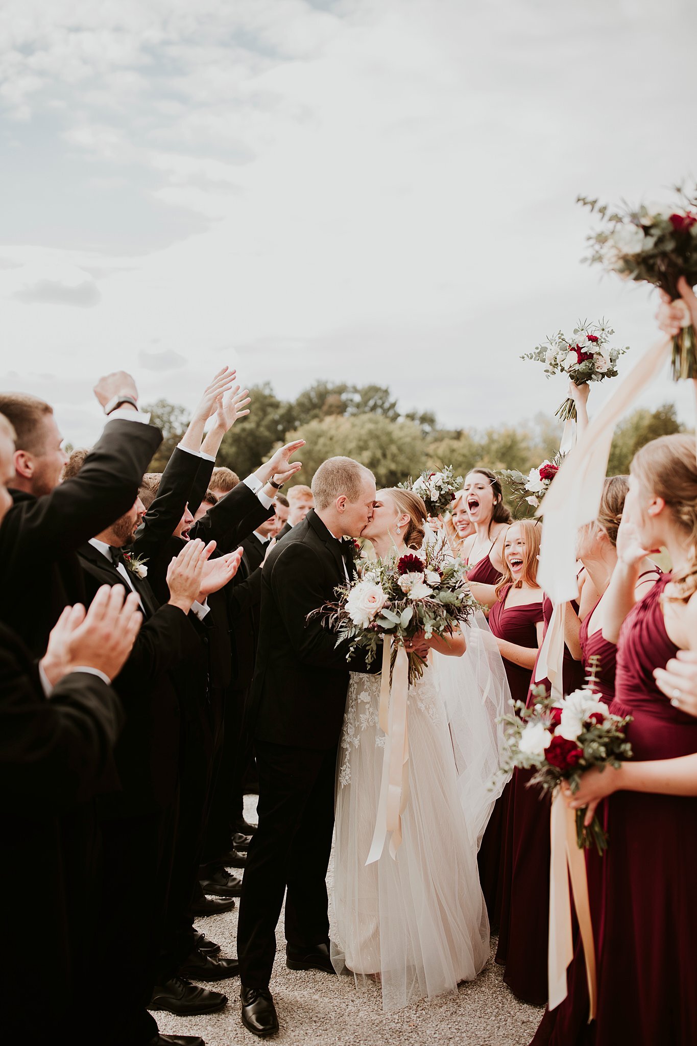  #thatsdarling #weddingday #weddinginspiration #weddingphoto #love #justmarried #midwestphotographer #kywedding #louisville #kentuckywedding #louisvillekyweddingphotographer #weddingbliss #weddingformals #loveisintheair #married #weddingring #kyphoto