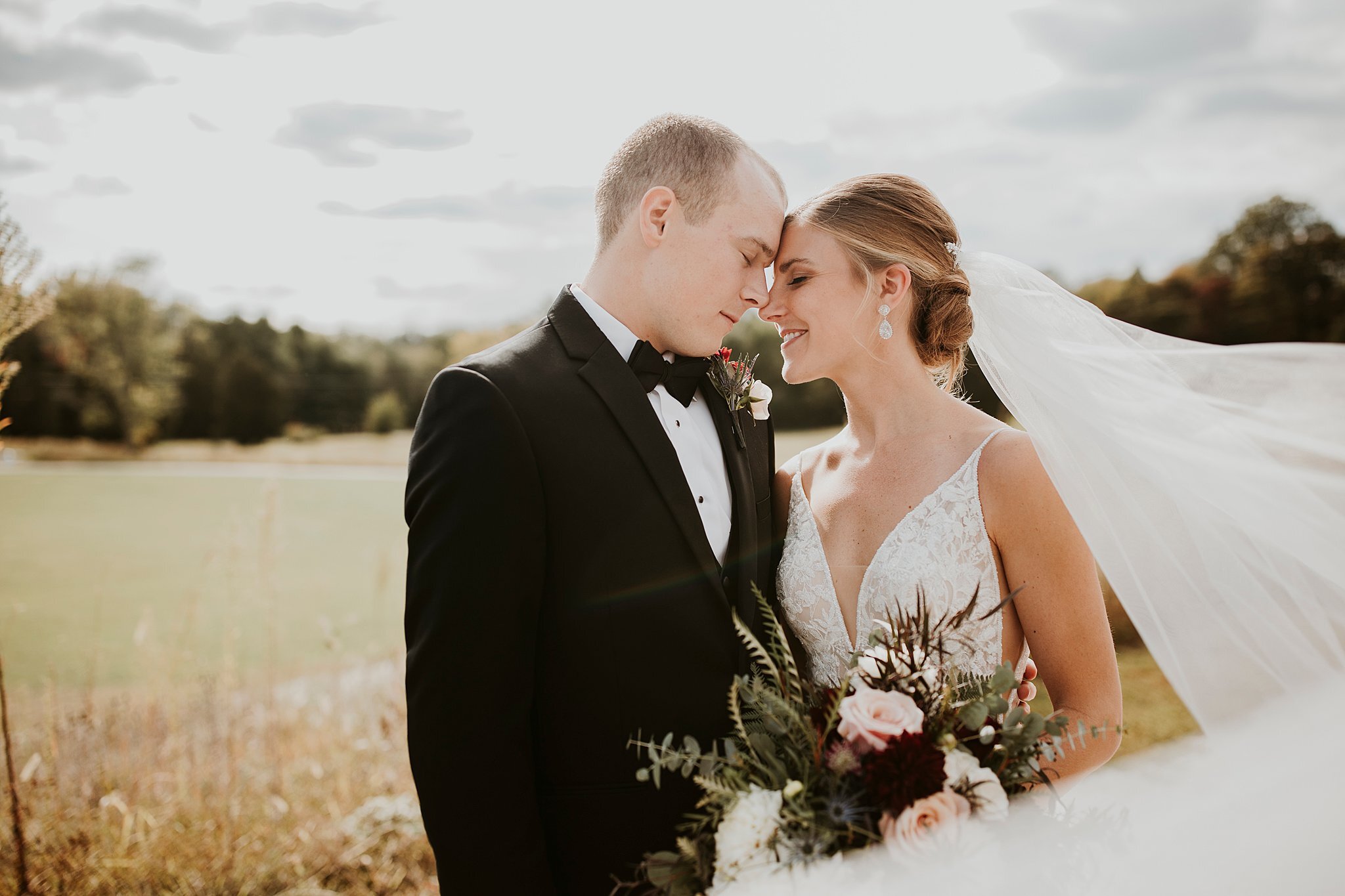  #thatsdarling #weddingday #weddinginspiration #weddingphoto #love #justmarried #midwestphotographer #kywedding #louisville #kentuckywedding #louisvillekyweddingphotographer #weddingbliss #weddingformals #loveisintheair #married #weddingring #kyphoto