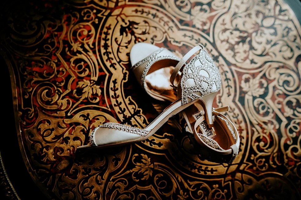  Beautiful wedding accessories the bride wore as she walked down the aisle to say “I do” to the love of her life. Brisk February winter wedding Pendennis Club Louisville, Kentucky southern wedding bride and groom carefree wedding breathtaking nationa