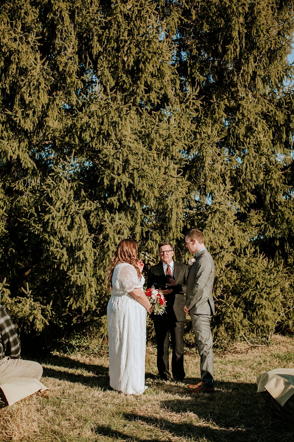  Exchanging vows during their outdoor wedding ceremony on the perfect wedding day for this southern bride and groom. Southern wedding Indiana intimate wedding small ceremony microceremony corydon indiana professional photographer #winterwedding #back