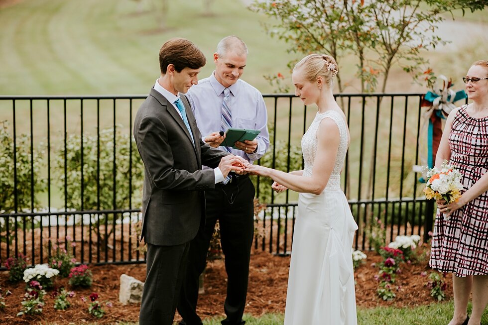  #thatsdarling #weddingday #weddinginspiration #weddingphoto #love #justmarried #midwestphotographer #kywedding #louisville #kentuckywedding #louisvillekyweddingphotographer #weddingbliss #weddingformals #loveisintheair #married #weddingring #kyphoto