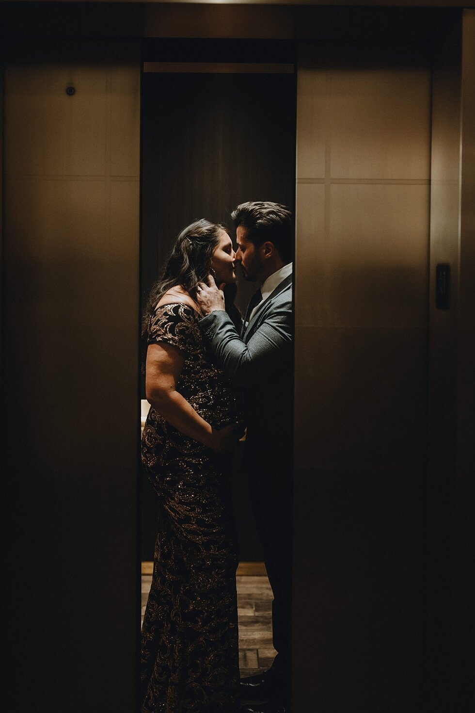  This elegant maternity session got a little seamy as this mom and dad to be couldn’t help but notice how good they both looked! #maternitygoals #maternityphotographer #babybump #kentuckyphotographer #fancymaternitysession #modernmaternitysession #ur