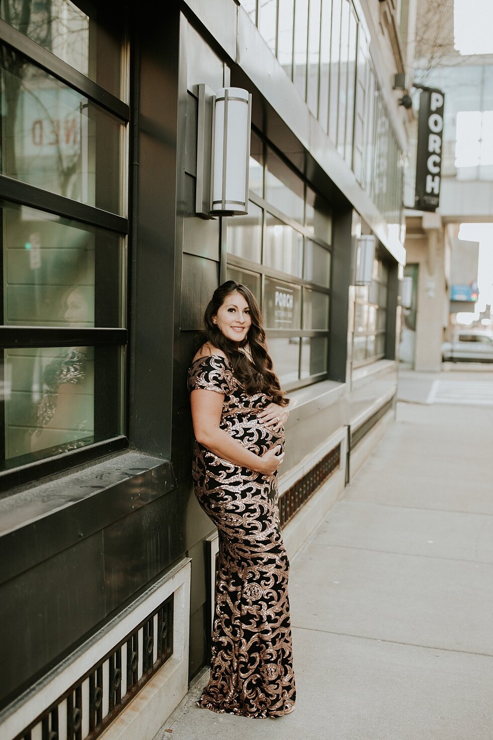  Gorgeous mom to be holding her baby bump during her formal maternity session. #maternitygoals #maternityphotographer #babybump #kentuckyphotographer #fancymaternitysession #modernmaternitysession #urbanmaternitysession #dressymaternitysession #india