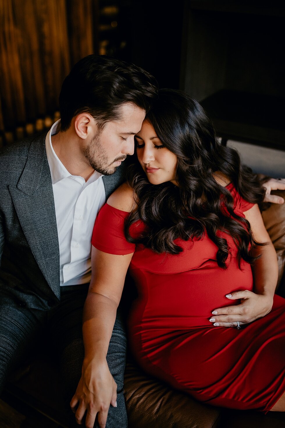  Elegance and romance combined in the best way for this maternity session in Louisville, Kentucky. #maternitygoals #maternityphotographer #babybump #kentuckyphotographer #fancymaternitysession #dressymaternitysession #indianaphotographer #louisvillep