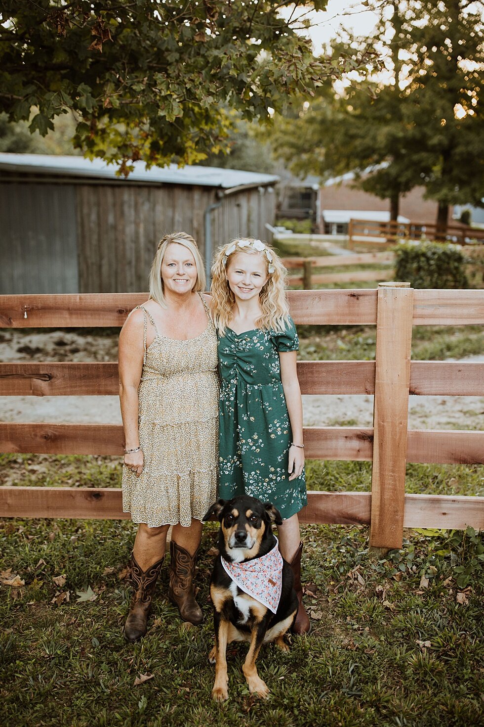  All kinds of animals entered this photo session to get their picture taken with this mother and daughter duo. Fall Louisville Kentucky photographer mother daughter photography session portraits loving relationship western girls country roots #mother
