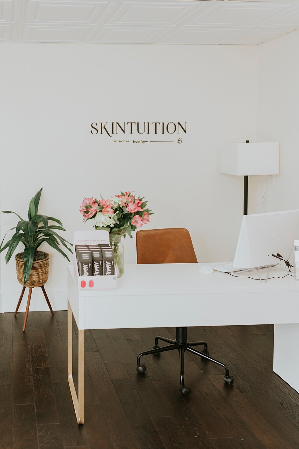  Skincare branding photography session for Skintuition in Louisville, Kentucky. clean lines modern boutique skincare health branding wellness selfcare gold black spa dermaplaning aesthetician specialty#branding #brandingsession #headshots #outdoorhea