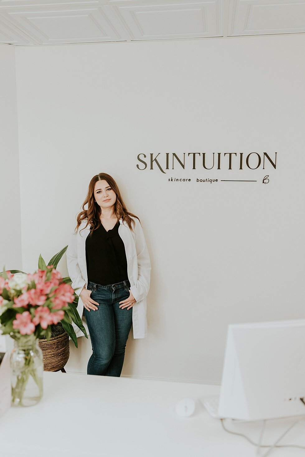  Skincare Boutique branding photography session for Skintuition in Louisville, Kentucky. clean lines modern boutique skincare health branding wellness selfcare gold black spa dermaplaning aesthetician specialty #branding #brandingsession #headshots #