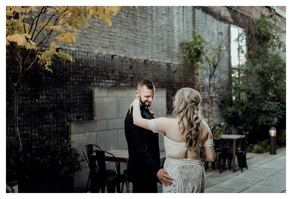 Tracy Wedding, A winter Wedding at the Fraizer History Museum in