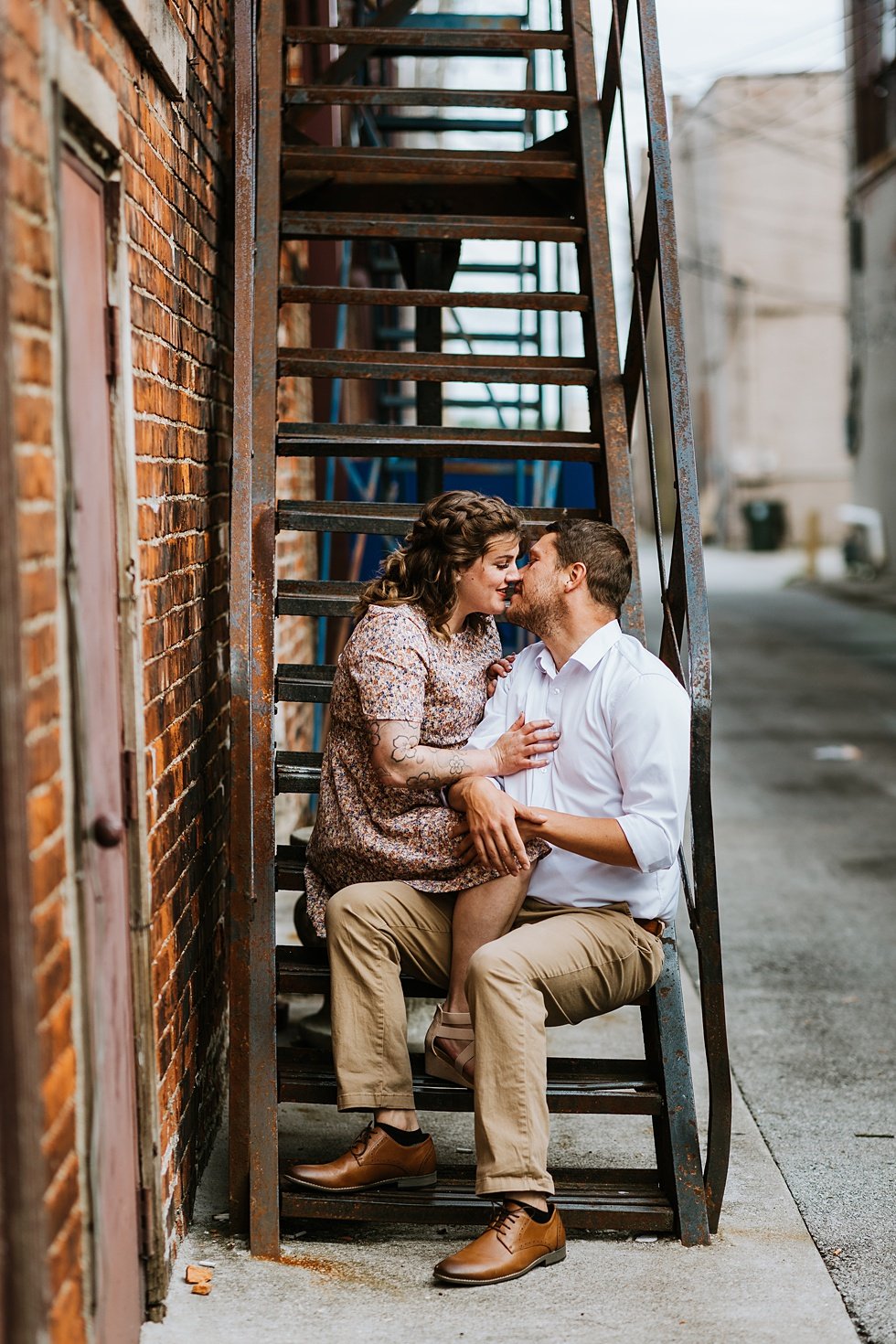  Engagment session in downtown New Albany, Indiana 