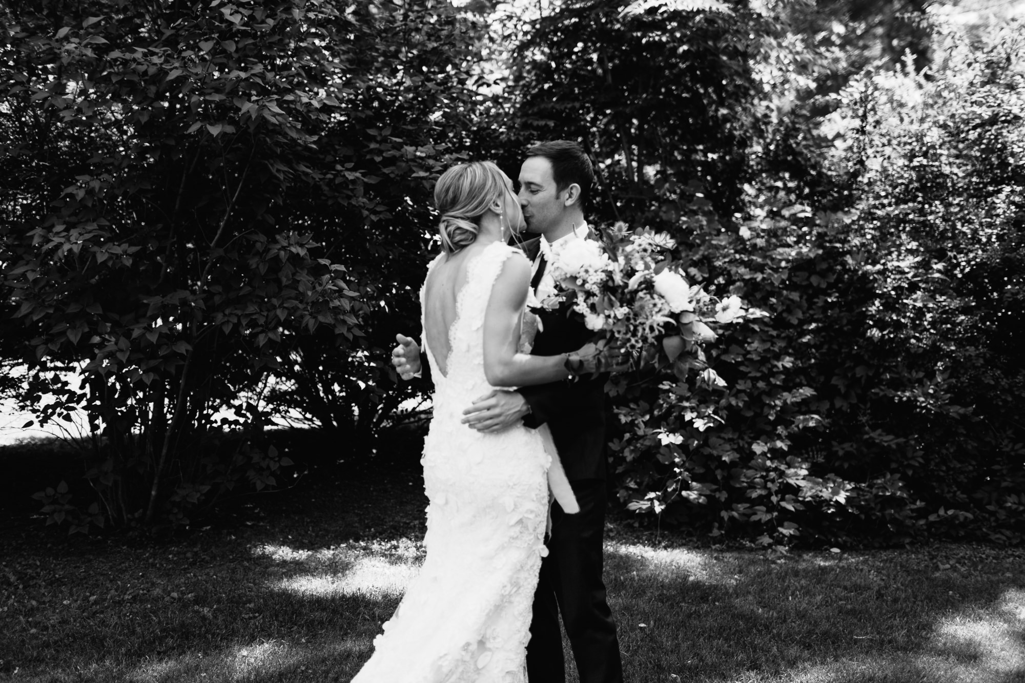 connecticut-summer-lake-wedding-emily-kirke-photography-upstyle (39 of 181).jpg