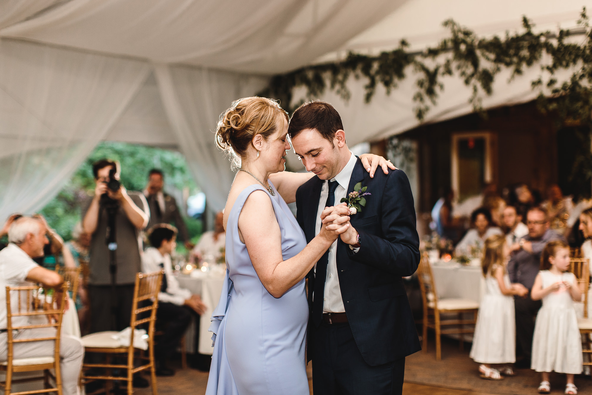 connecticut-summer-lake-wedding-emily-kirke-photography-upstyle (149 of 181).jpg