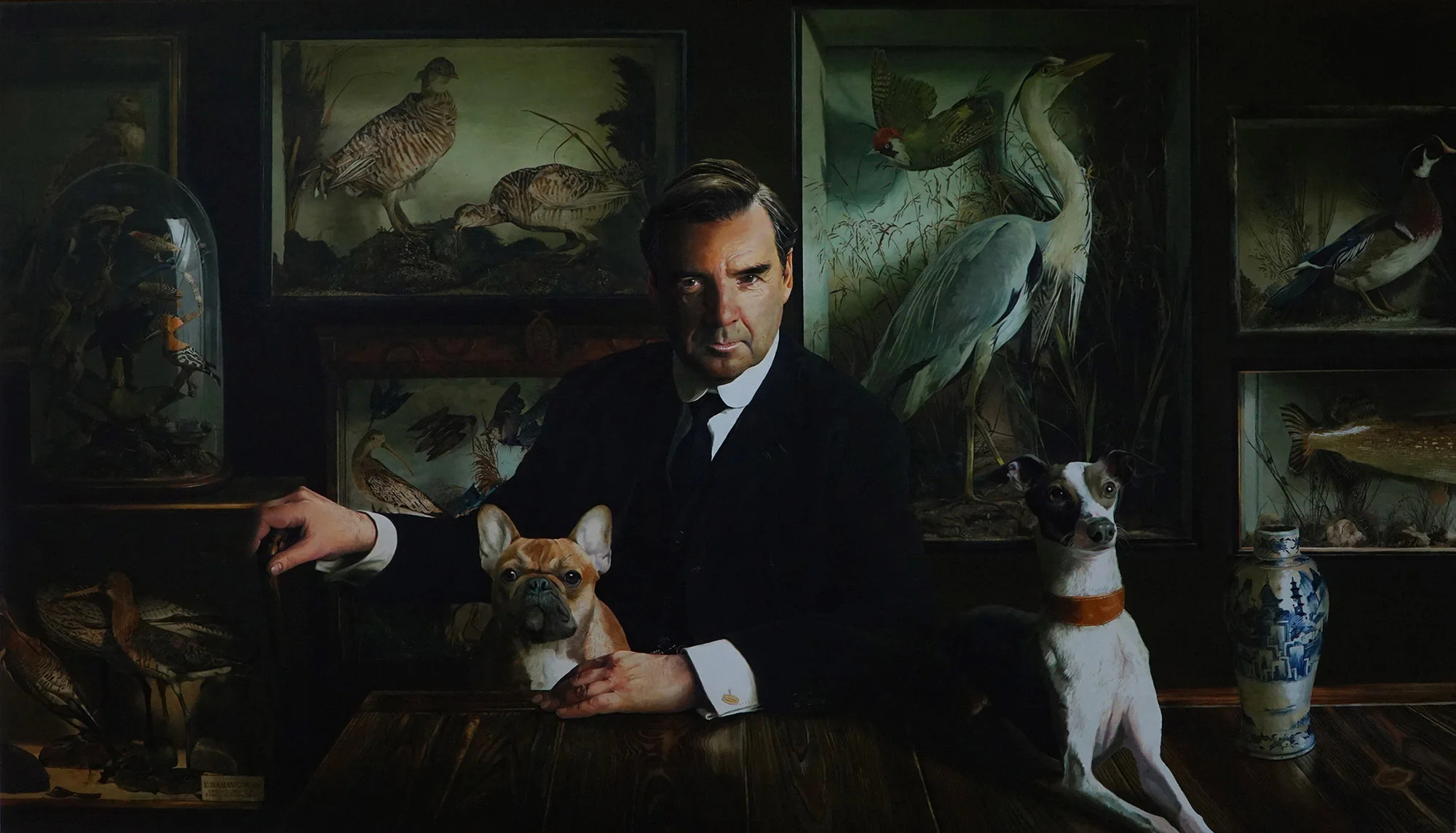 Retrato hombre con perros y jarrón