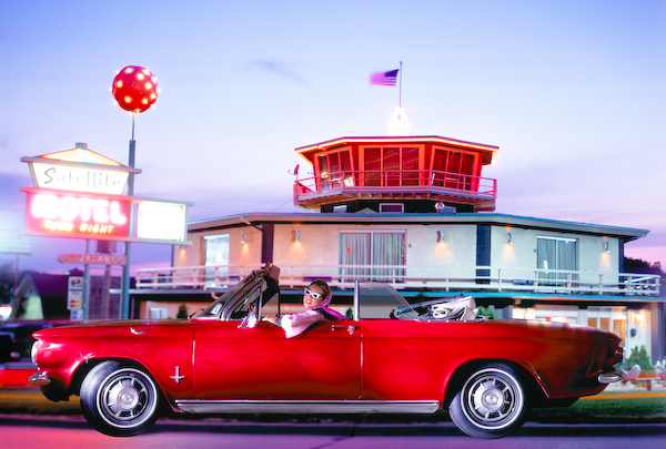 _4x617_red_car.jpg