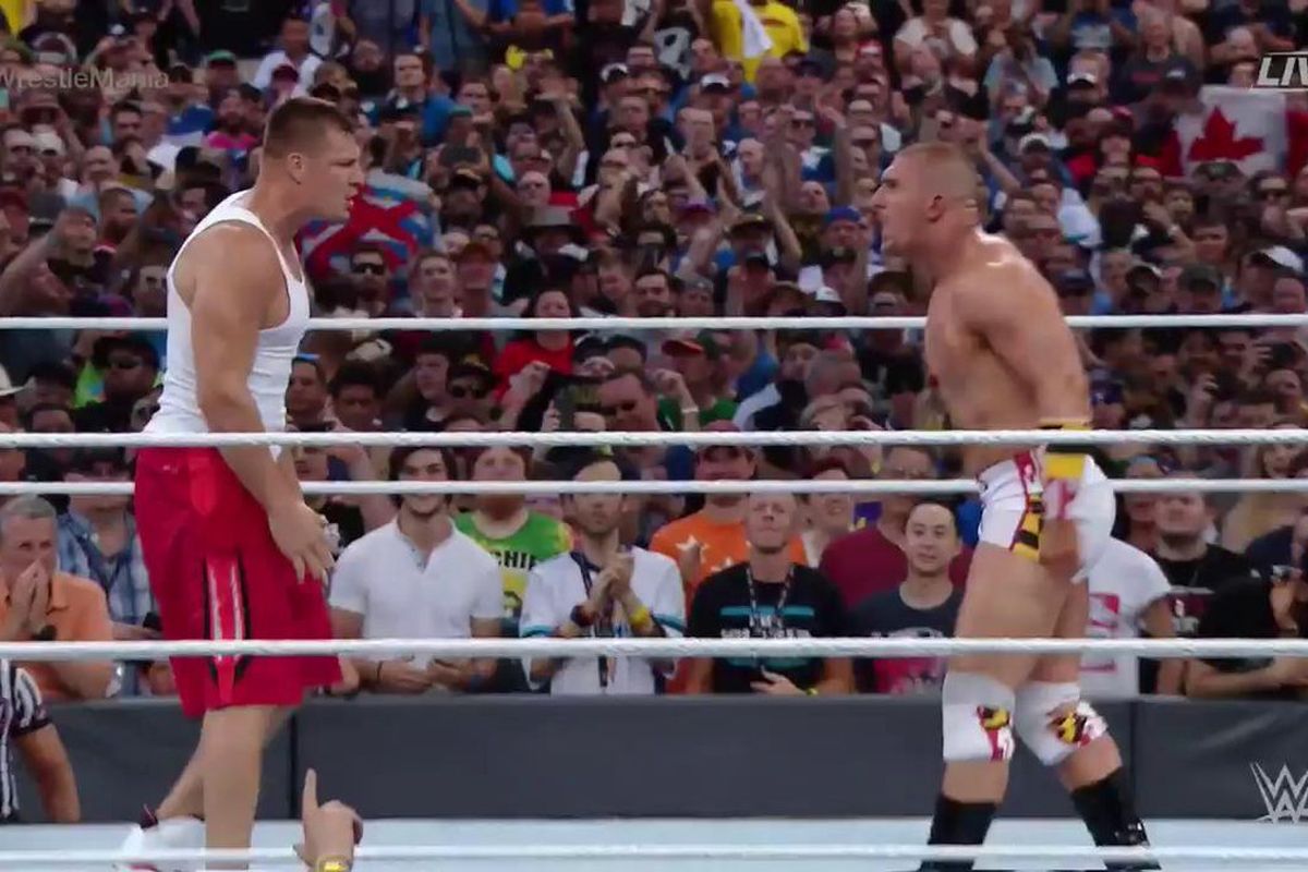 Gronk on the left.Mojo on the right.