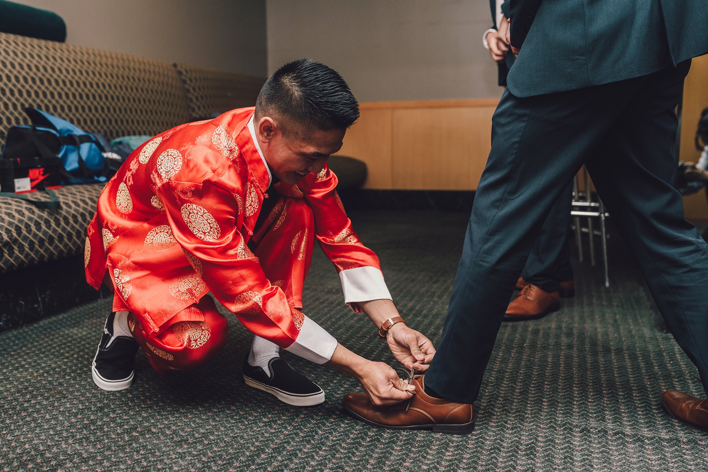 modern-asian-american-wedding-groom-groomsmen-getting-ready-los-angeles-socal-photographer-2.jpg