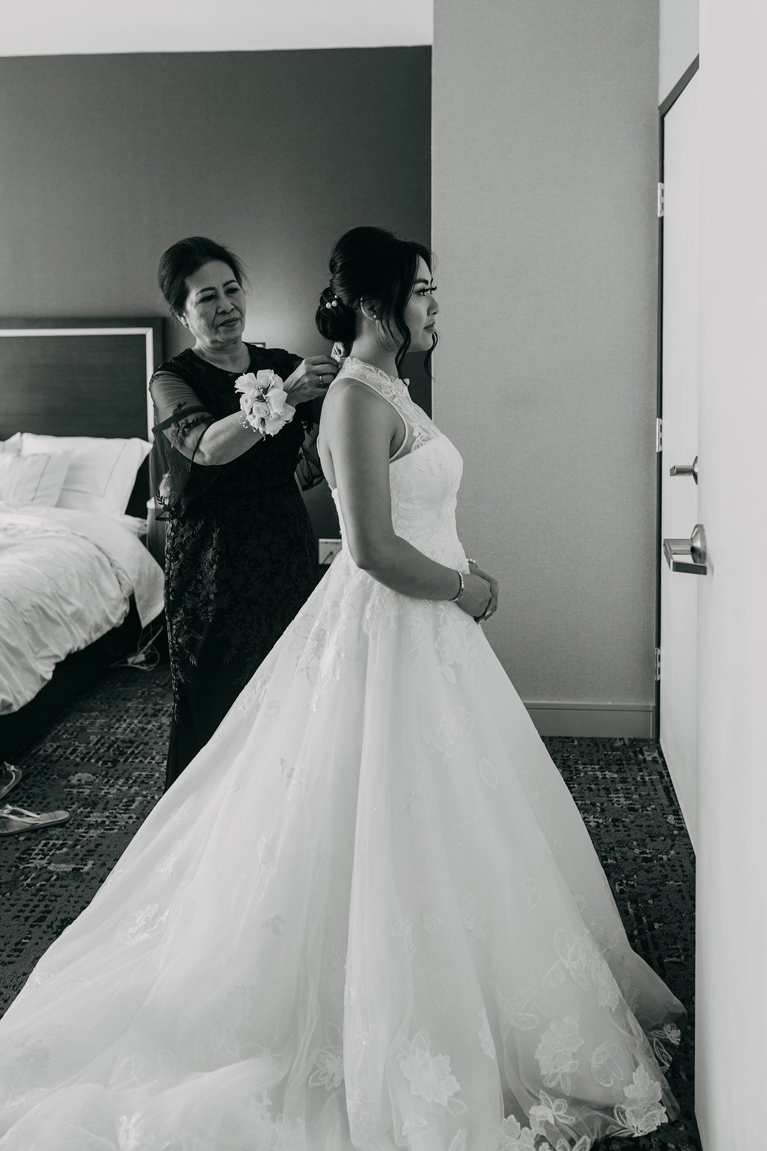 modern-asian-american-wedding-bride-getting-ready-los-angeles-socal-photographer-6.jpg