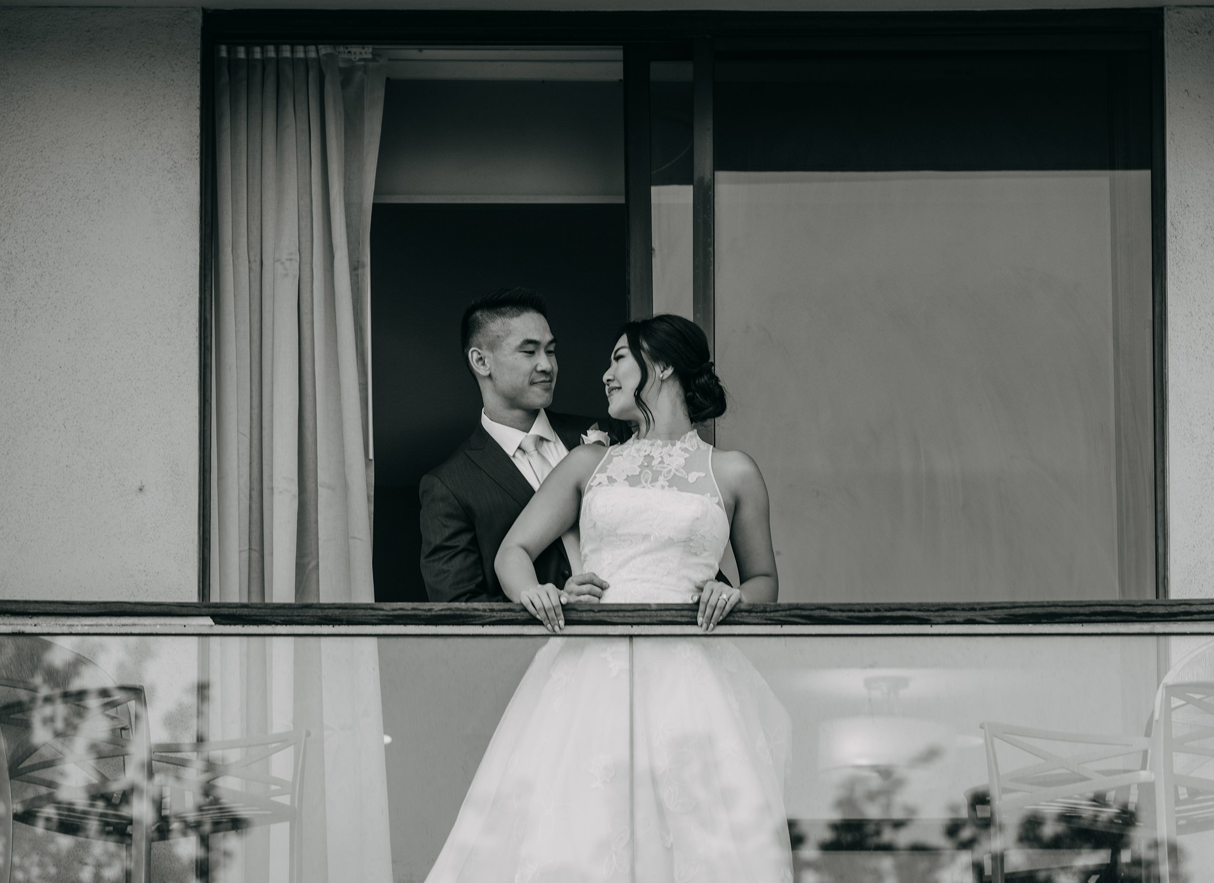 modern-asian-american-wedding-couples-balcony-portait-los-angeles-socal-photographer-4.jpg