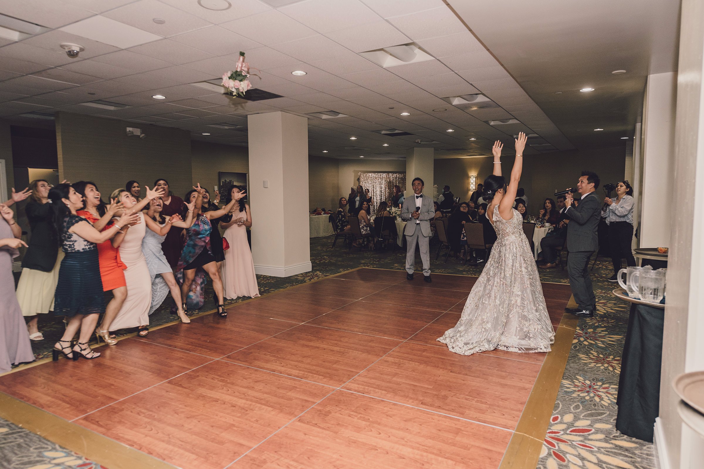 modern-asian-american-wedding-reception-doubletree-hilton-downtown-los-angeles-socal-photographer-29.jpg