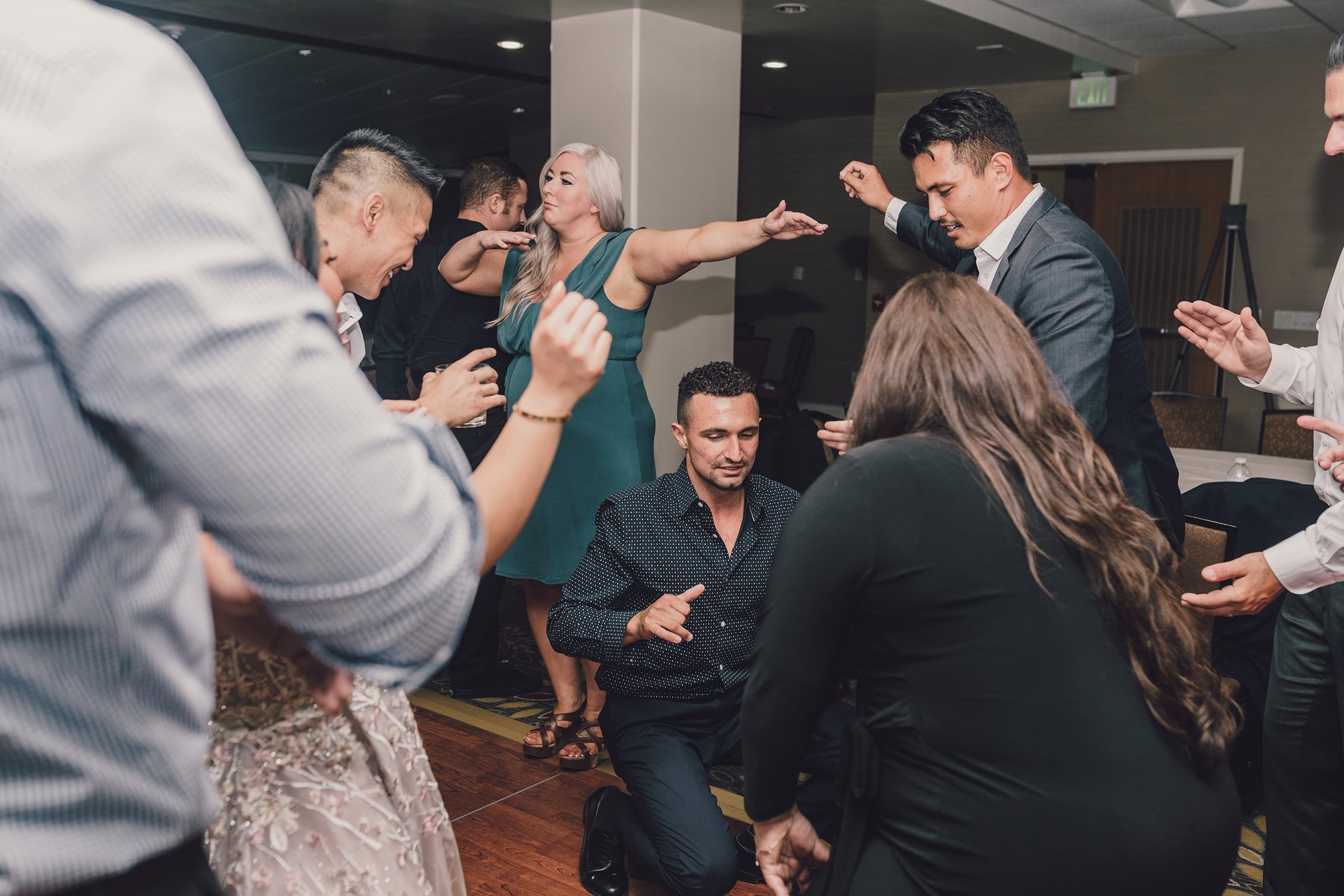 modern-asian-american-wedding-reception-doubletree-hilton-downtown-los-angeles-socal-photographer-45.jpg