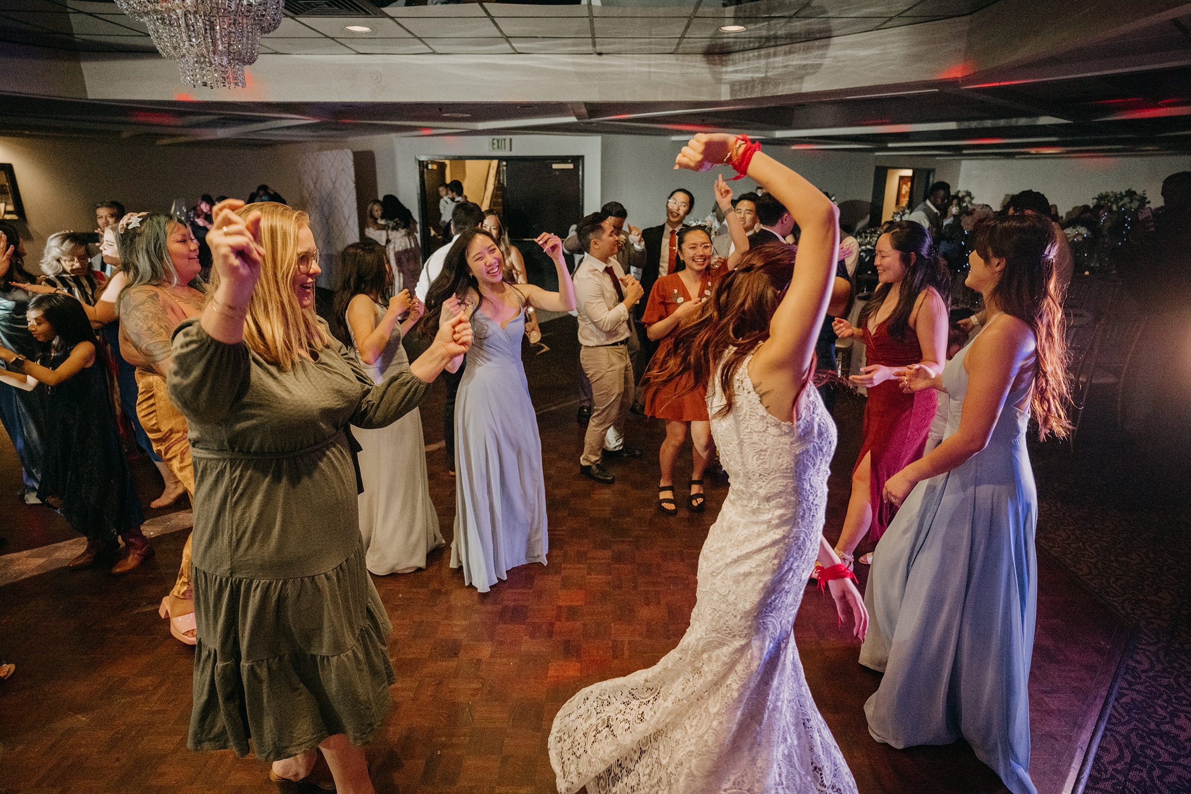 moody-modern-asian-american-wedding-reception-dance-sierra-la-verne-socal-photographer-7.jpg