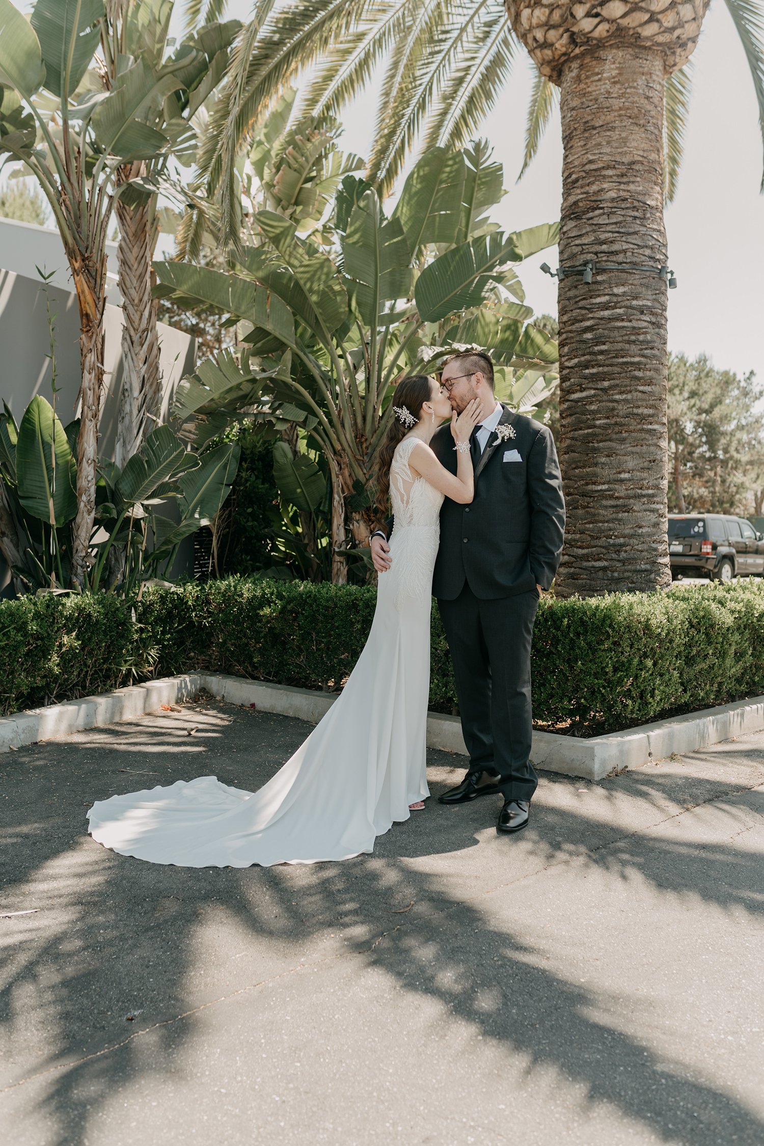 classy-chic-wedding-bride-groom-portraits-colony-house-anaheim-california-socal-photographer-9.jpg