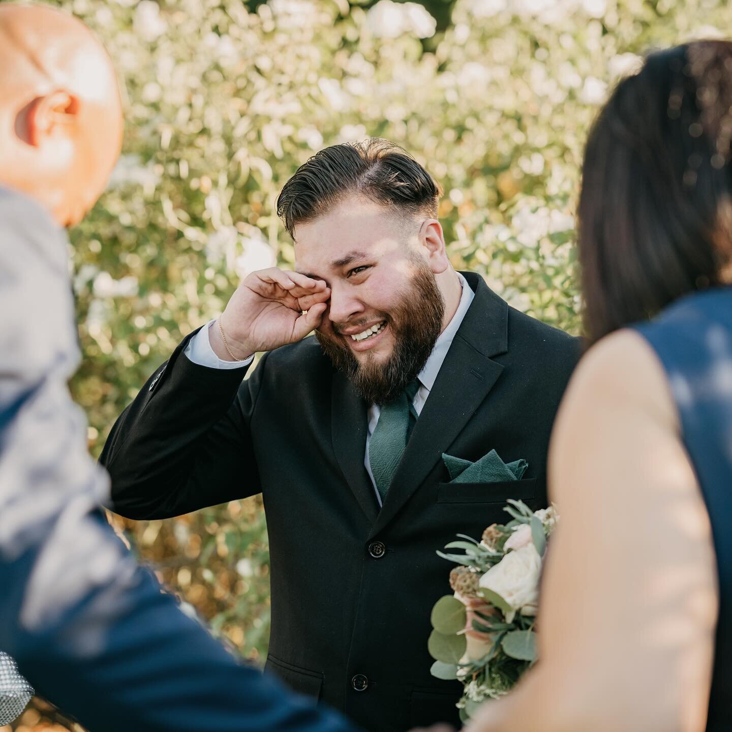 Capturing emotional moments like these are the reasons why I enjoy what I do. Photographed Ricardo &amp; Michelle&rsquo;s wedding a few months ago at the beautiful Knollwood Country Club. From the intimate prayer to the emotional first look to the wo