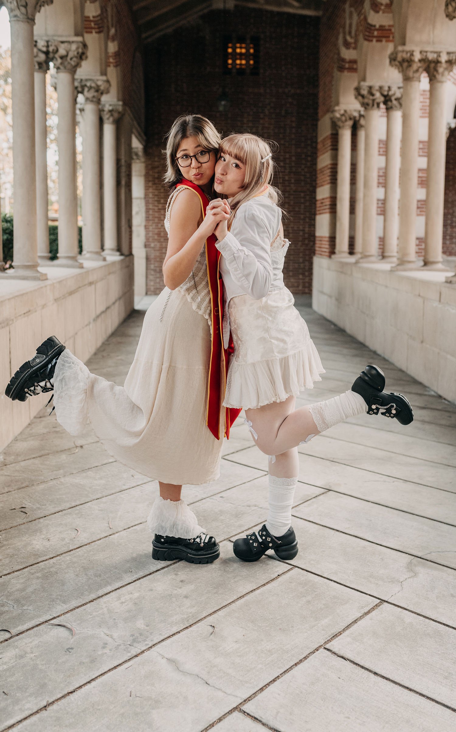 usc-best-friends-graduation-portrait-los-angeles-california-photographer-36.jpg