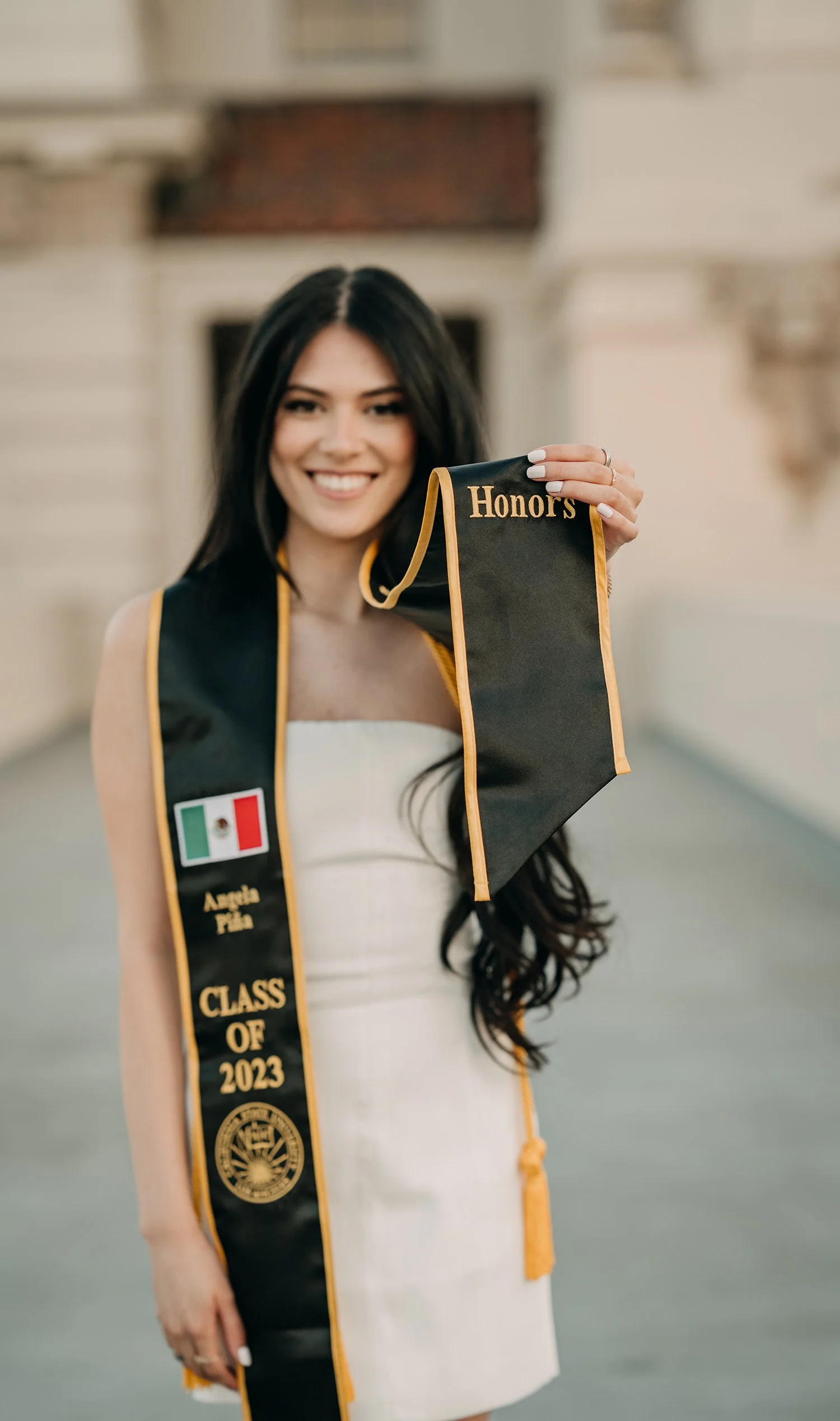 LosAngeles-Graduation-Portrait-Photographer-Pasadena-City-Hall-18.jpg