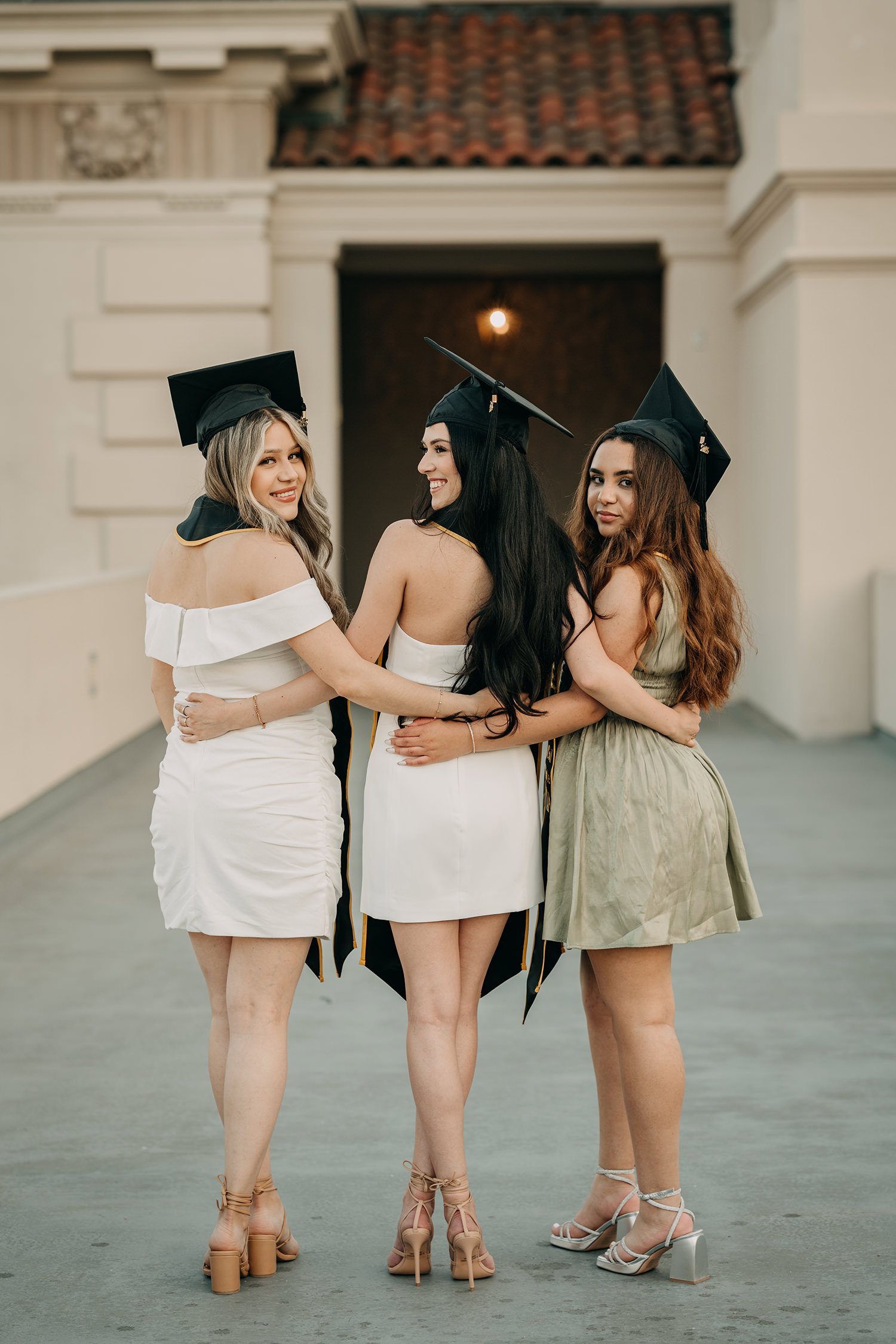 LosAngeles-Best-Friends-Graduation-Portrait-Photographer-Pasadena-City-Hall-6.jpg