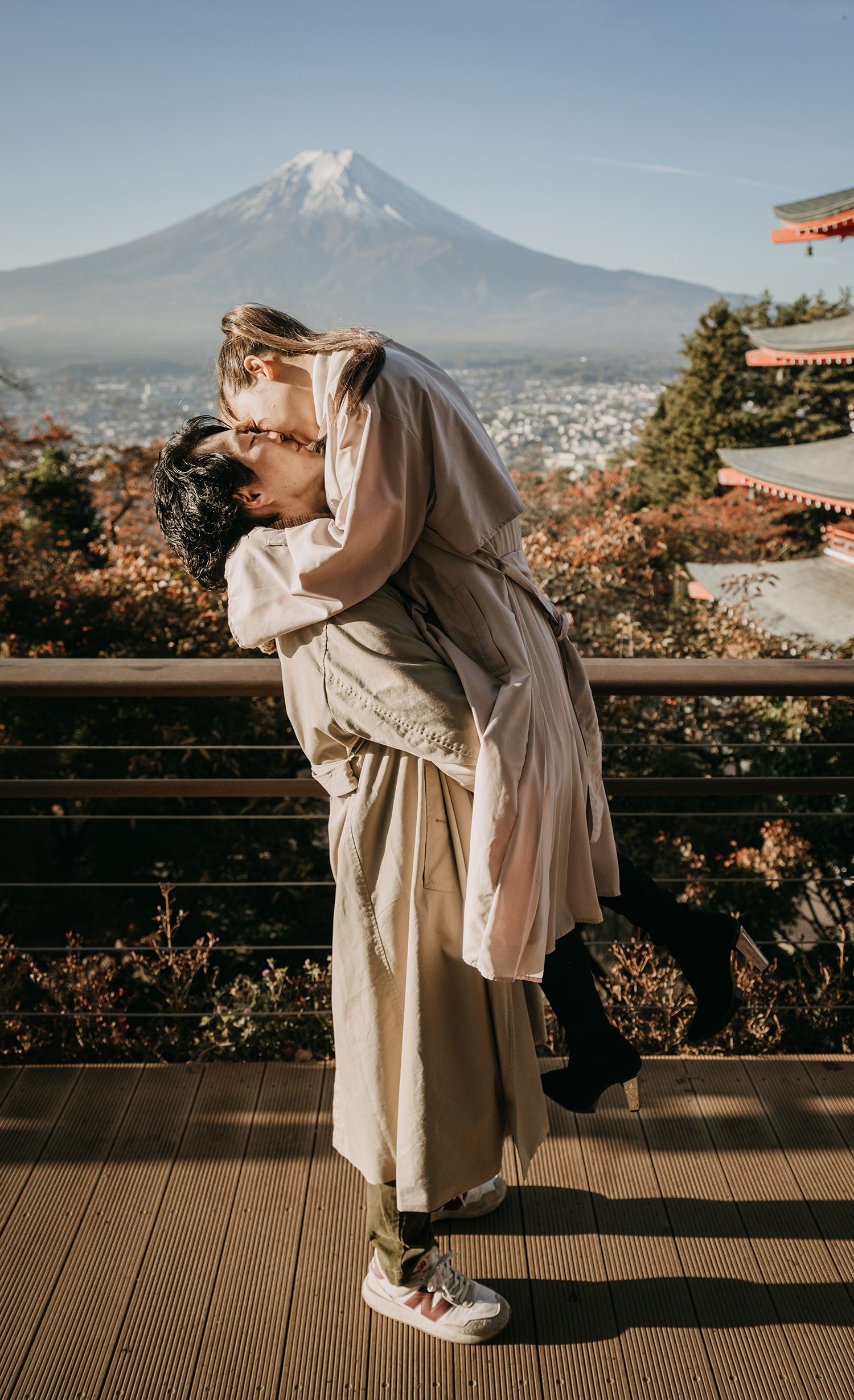 chureito-pagoda-engagement-session-デスティネーションウェディングフォトグラファー21.jpg