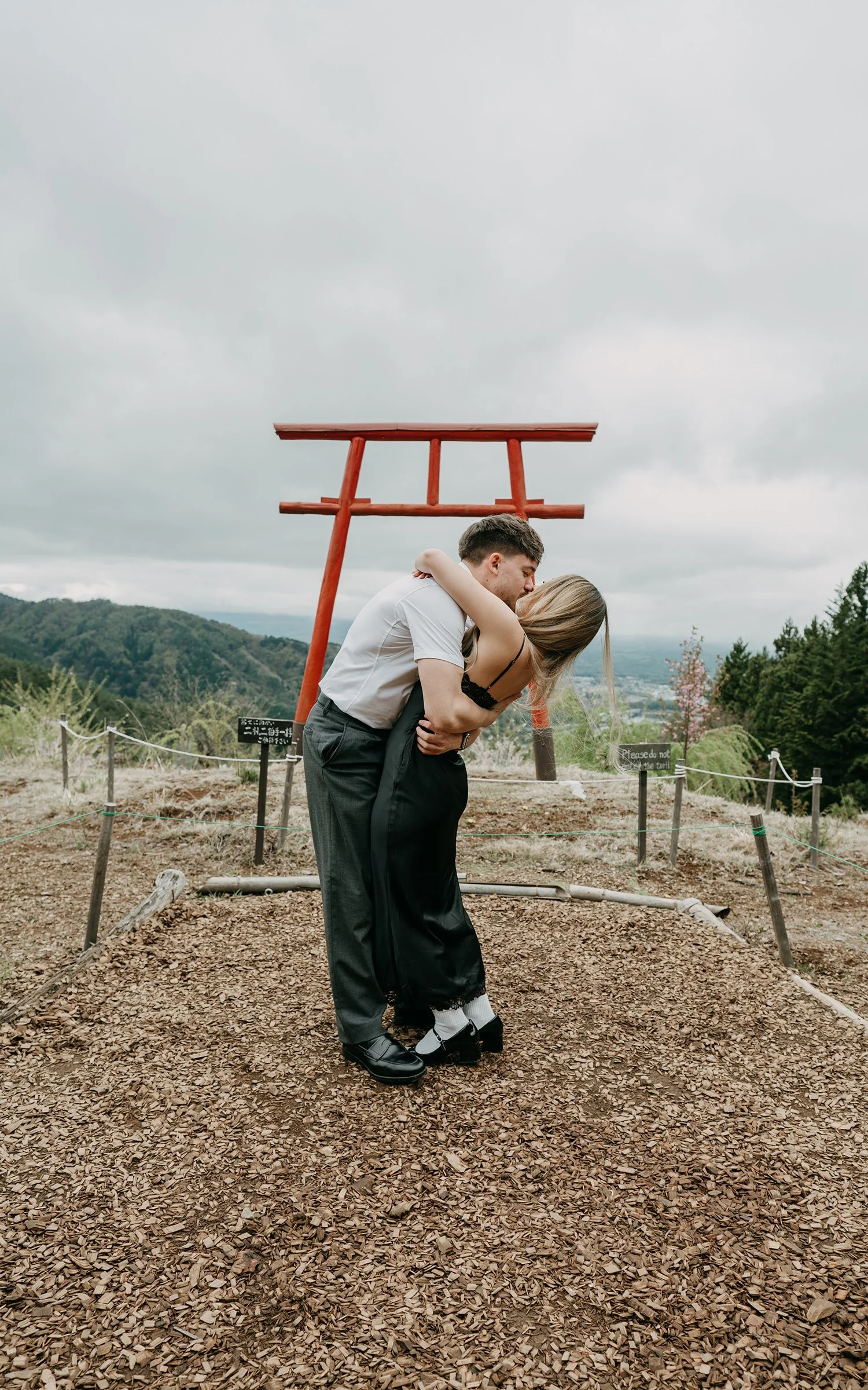 Tenkuu-no-Torii-Proposal-Japan-Destination-Wedding-Photographer-10.jpg