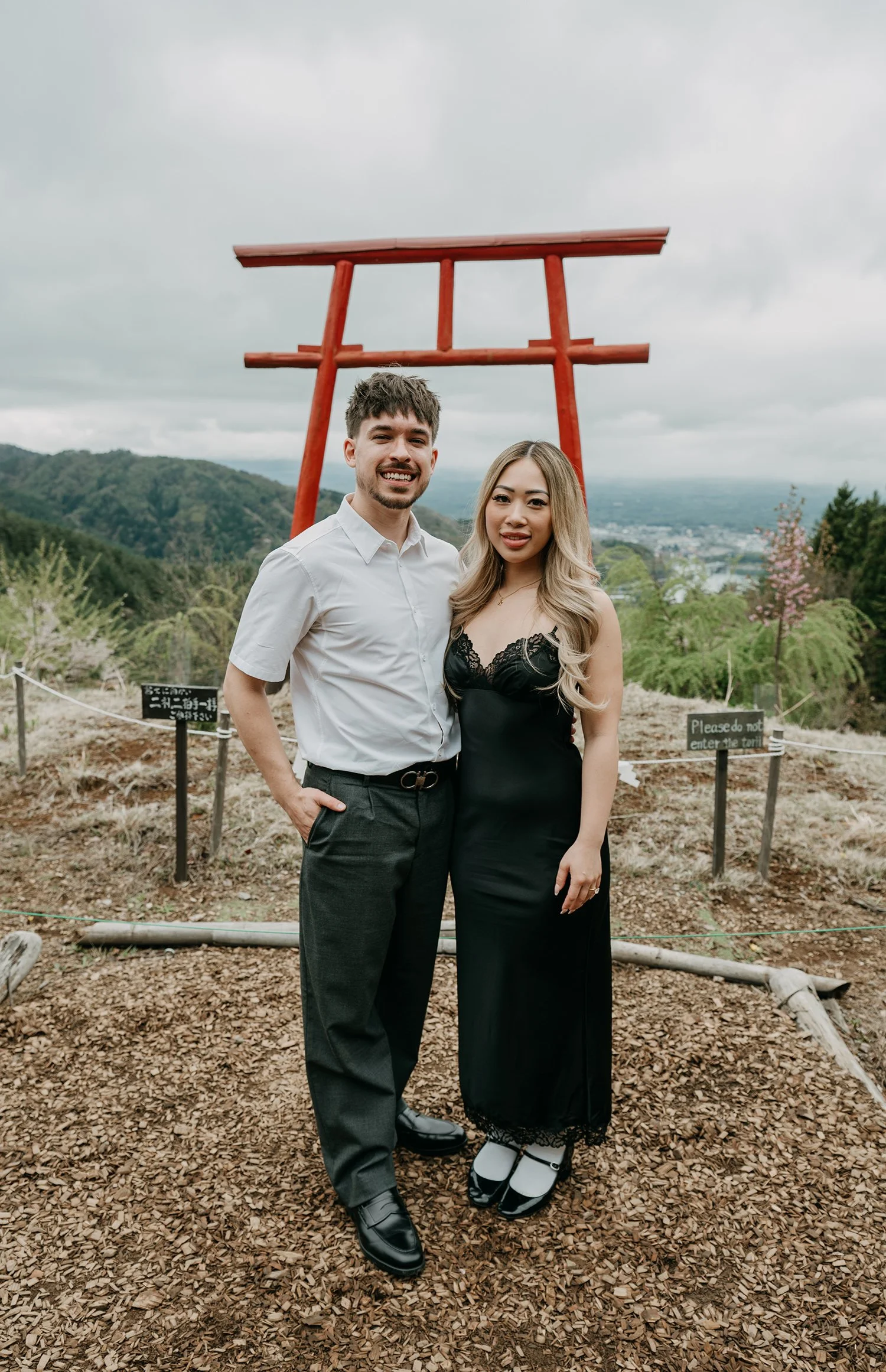 Tenkuu-no-Torii-Proposal-Japan-Destination-Wedding-Photographer-16.jpg