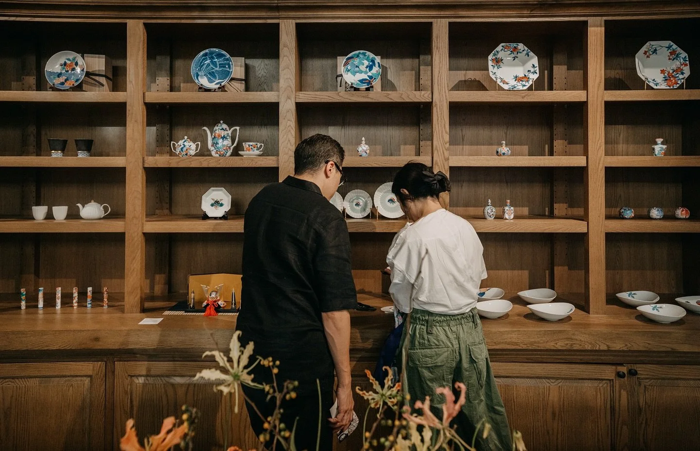 Honored to have been able to document the 350th Anniversary of Nabeshima Ware for @arjlosangeles a few weeks ago. The details and craftsmanship in these Nabsehima Wares are immaculate. 鍋島焼Nabeshima yaki is a porcelain once crafted exclusively for Jap