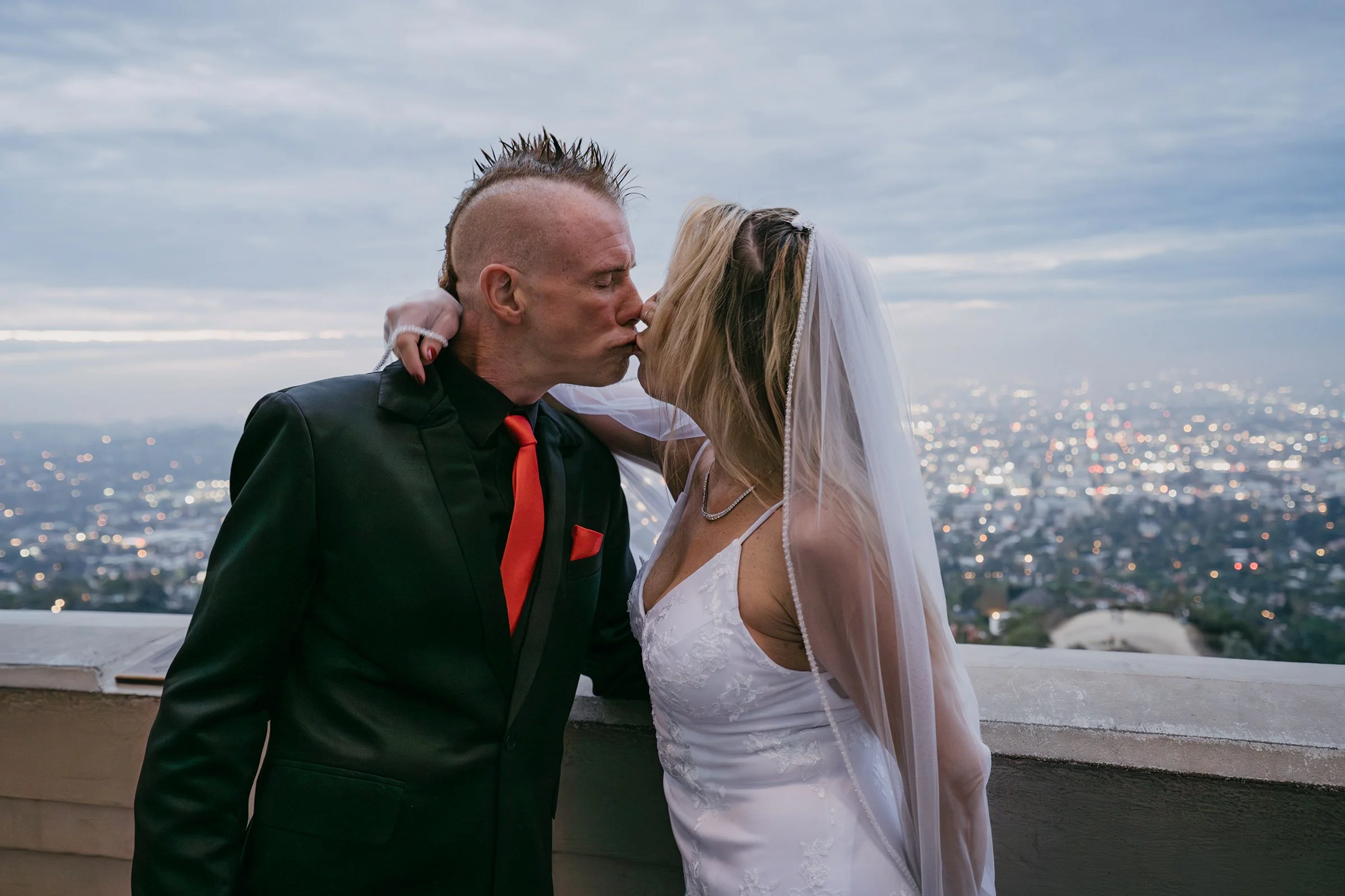 griffith-observatory-sunrise-post-wedding-portraits-03.jpg
