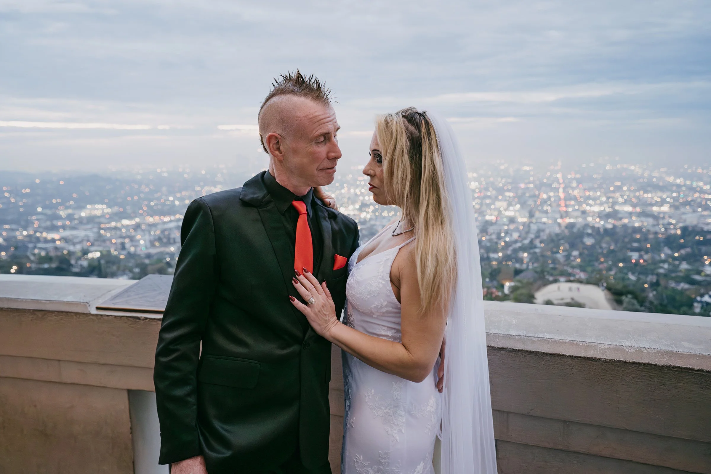 griffith-observatory-sunrise-post-wedding-portraits-02.jpg