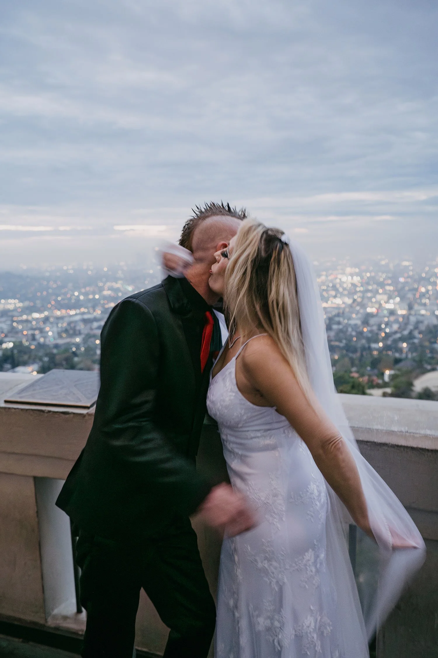 griffith-observatory-sunrise-post-wedding-portraits-04.jpg
