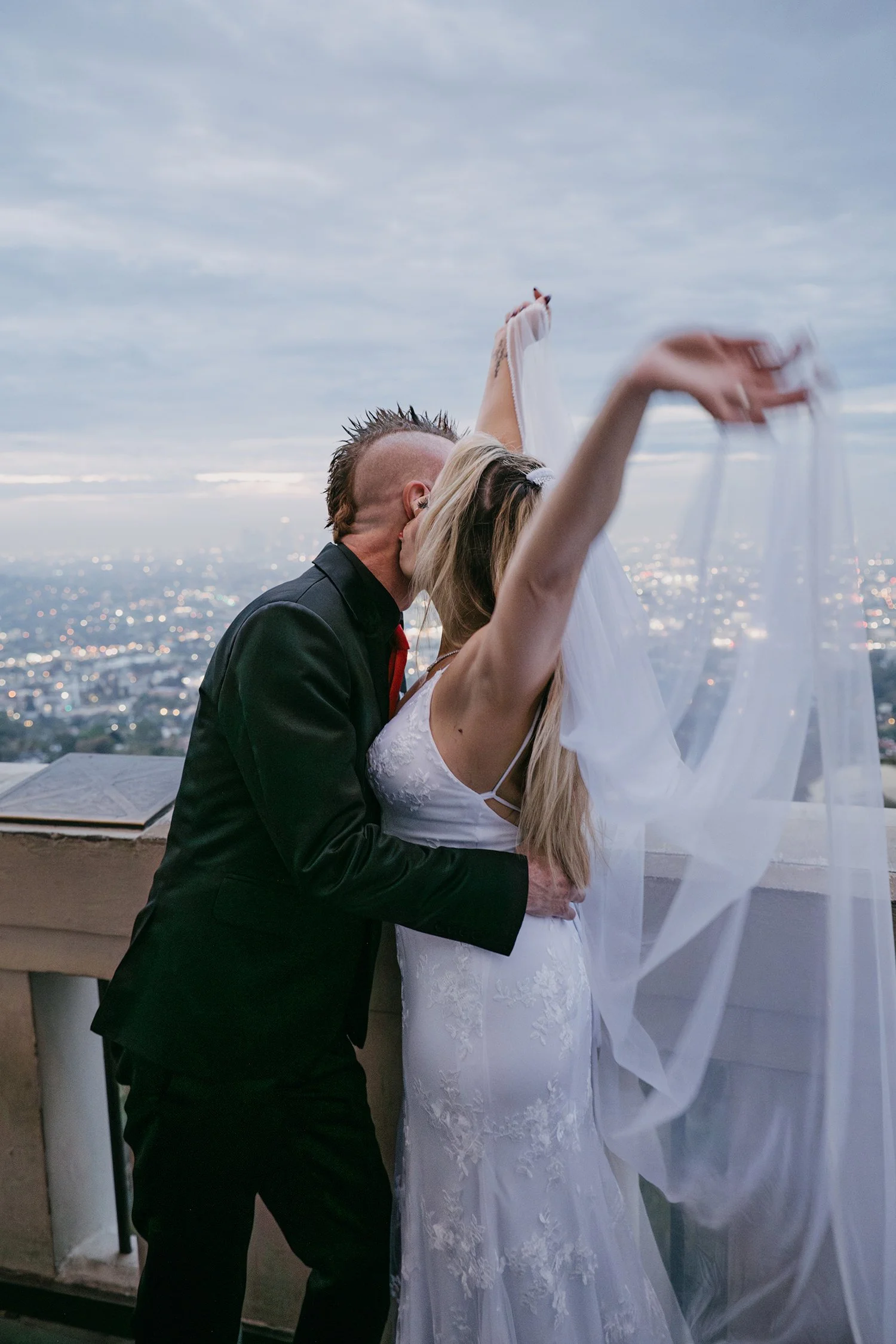 griffith-observatory-sunrise-post-wedding-portraits-05.jpg